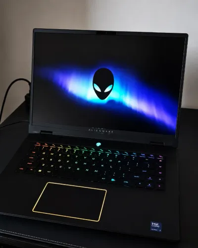 Alienware m16 R2 Ultra 7 RTX 4070 16GB RAM SSD 1,5TB