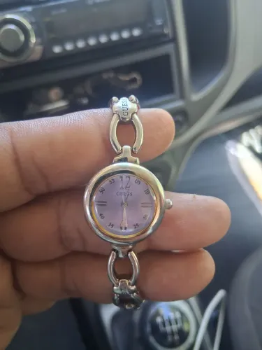 Vendo relógio Guess feminino "aceito oferta e aceito cartão ".
