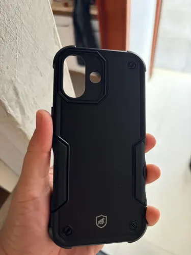capa Gshield modelo Armorgear preta com design reforçado para proteção contra impactos.