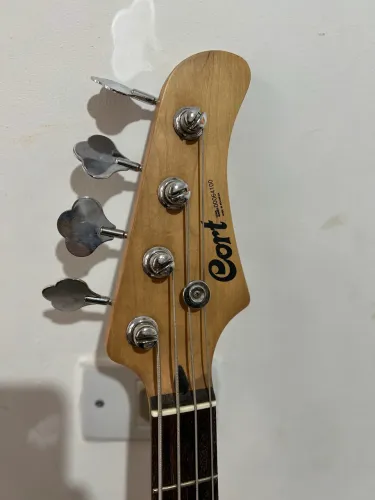 Baixo Cort GB PJ 4 Cordas + ampli e pedais - Aceito trocas (Leia anúncio)