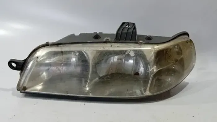Farol Esquerdo Fiat Strada 2001 2002 2003 2004 / Detalhe Esquerdo