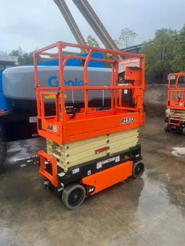 PLATAFORMA ELEVATÓRIA TESOURA 8 METROS JLG
