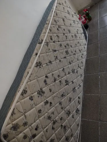 Colchão solteiro usado
