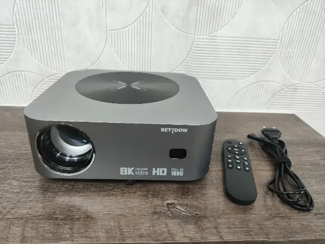 Projetor Bettdow modelo AC1020 Cinza Full HD sistema Andrid integrado - Seminovo na caixa