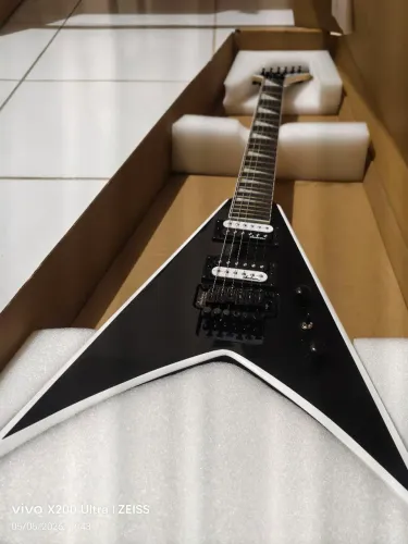 Guitarra Jackson king v js32