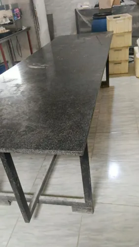 MESA INDUSTRIAL COM TAMPO MÁRMORE