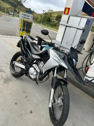 Vendo XRE 2017 com 39.000 km .
