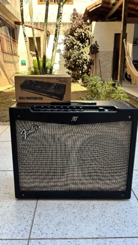 amplificador fender 150x 2x12 com foot Swift