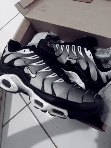 Tn Nike Metálica Primeira linha - Réplica.