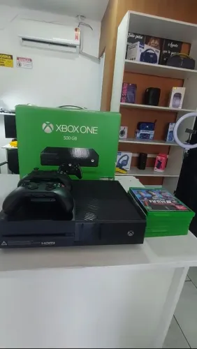 Xbox one, acompanha 7 jogos e dois controles originais. 3 meses de garantia