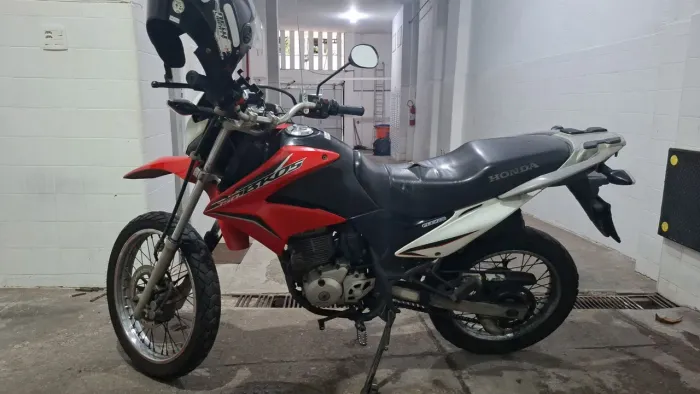 Moto de garagem só usada a trabalho
