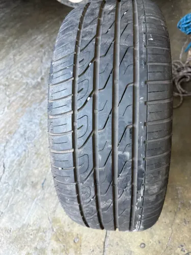 Pneu aro 20 (225/30)