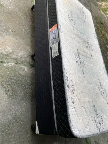 Vendo cama box solteiro em bom estado