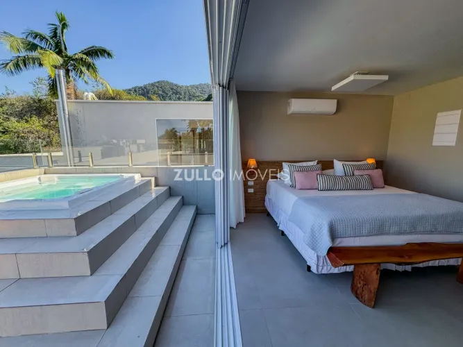Casa em Condomínio para comprar ou alugar com 260m², 6 quartos, 5 suítes, 2 vagas no bairr