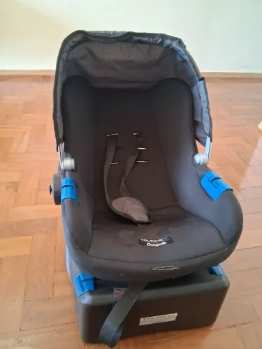 Bebê conforto com base para carro