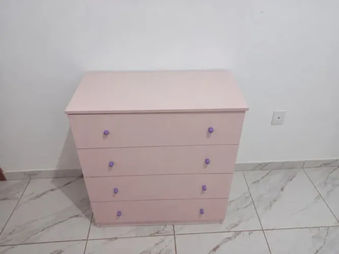 Cômoda rosa 4 gavetas