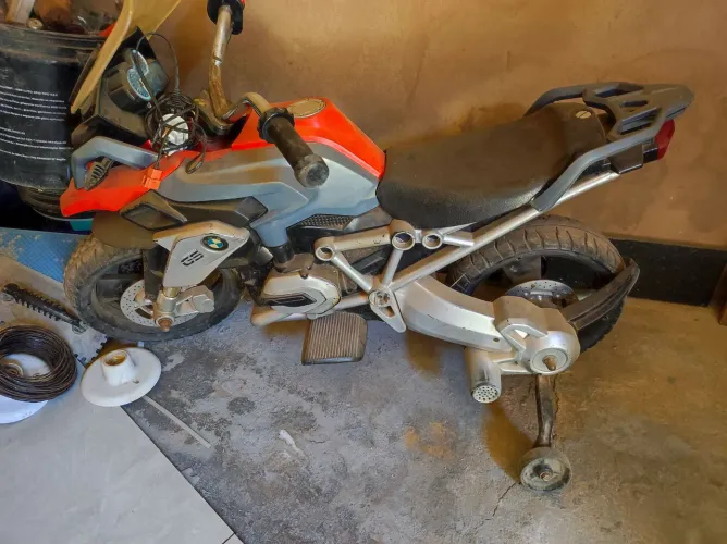 Moto elétrica infantil