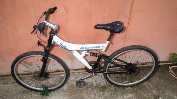 Bicicleta com Suspensão (Ideal para Restauração ou Peças) - R$ 150