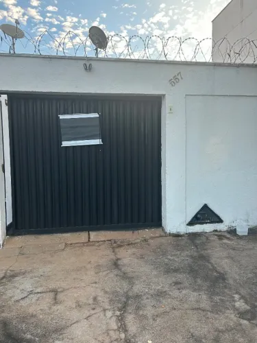 Alugo casa Daniel Fonseca 2 quartos,sala e copa conjugadas e amplas,garagem p um carro, ot