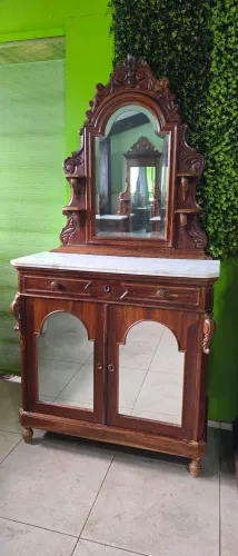 Móveis antigos, cômoda toilette ou penteadeira antiga de madeira nobre 