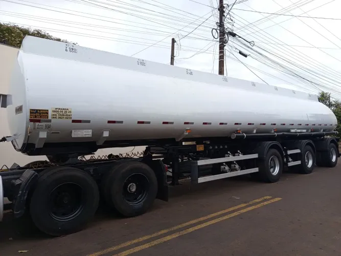 CARRETA TANQUE DE COMBUSTÍVEL 42.000L COM 8 COMPARTIMENTOS