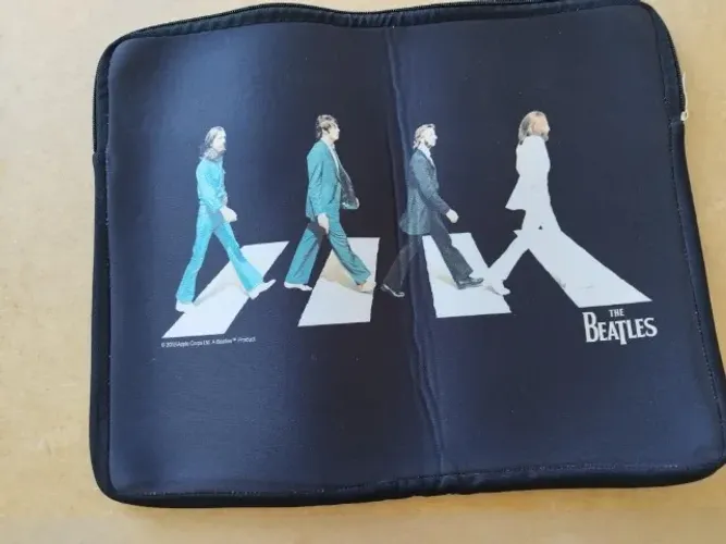 Capa para Notebook The Beatles 30 x 36 cm com Zíper