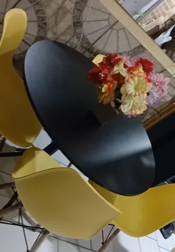 Vendo mesa e mais 4 cadeiras 