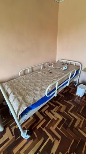 Vendo cama hospitalar 