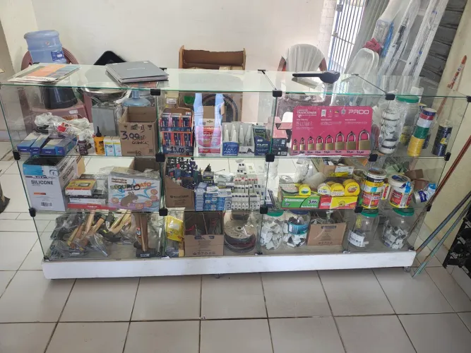 Expositor vidro para comércio medidas: comprimento x largura x altura2.10x0,40x1.10