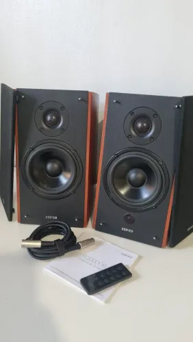 Par de monitores ativos bookshelf edifier r2000db