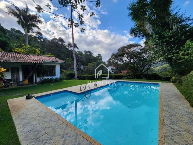 Casa com 4 dormitórios para alugar, 200 m² por R$ 8.400,00/mês - Albuquerque - Teresópolis