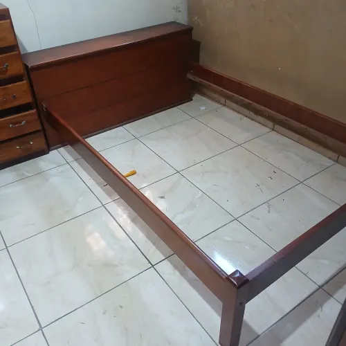 Guarda roupa infantil e cama casal com baú e colchão. 800 reais