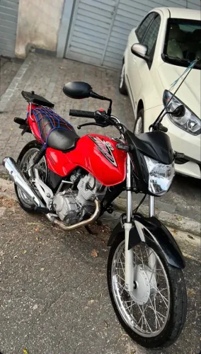 Moto do meu dia dia moto muito boa e econômica  