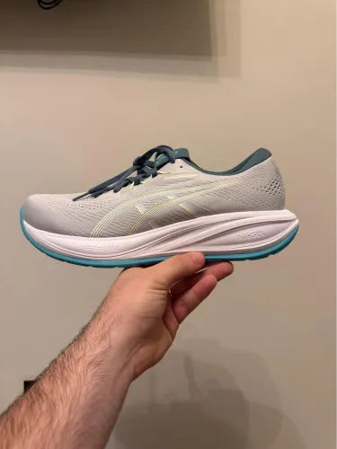Tenis Asics Nimbus 28 TAM 42- 2 cores disponíveis 