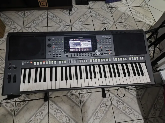 Vendo Yamaha PSR s 970 em estado de zero valor 8.100.00 ZAP *