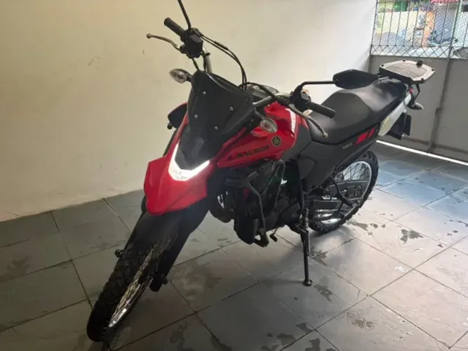 Lander 250 muito nova ano 2025