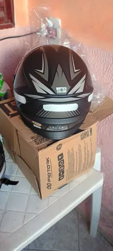 Capacetes.  2.  NOVOS  pro Tork. 250 reais / número 60