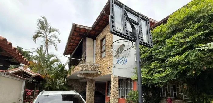 Open House Vende Casa Duplex 4 quartos, 3 vagas em Piratininga! Excelente localização.