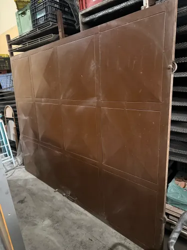 ? Porta de Ferro Reforçada - Ótima Oportunidade!