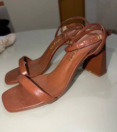 Sandália de salto Milano - Nunca usada