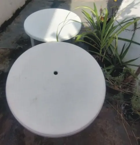 MESAS E CADEIRAS PLÁSTICO