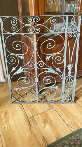 Peça de ferro forjado decorativa