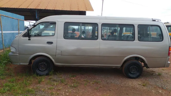 Kia Motors Besta GS Grand 3.0 8V 16L Diesel 2000