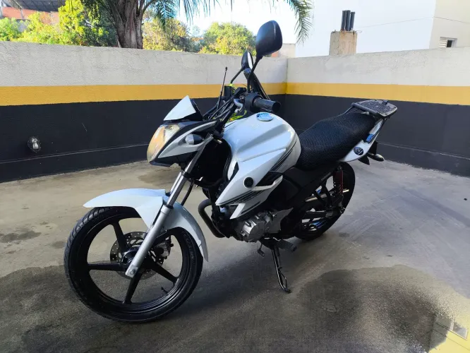 Fazer SED 150cc Flex Branca 2015 Único dono (Baixa km)