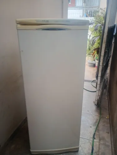 Freezer vertical Brastemp 228l