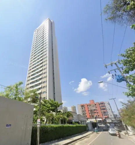 APTO ALTO PADRÃO, NASCENTE E ANDAR ALTO NO CENTRO!