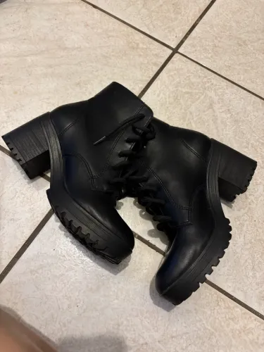 Bota coturno feminino 