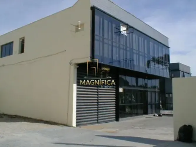 Barracão 690m² Totais com Estacionamento Hauer.