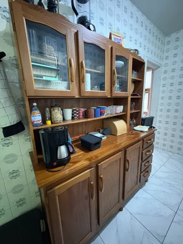MÓVEL DE COZINHA DE MADEIRA MACIÇA