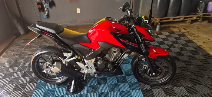 Vendo minha cb300f 2024